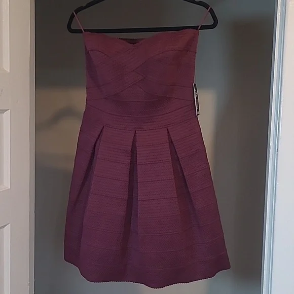 Express Strapless Sweetheart Pleated Skater Dress Maroon Wine NWT Size M - Picture 10 of 17